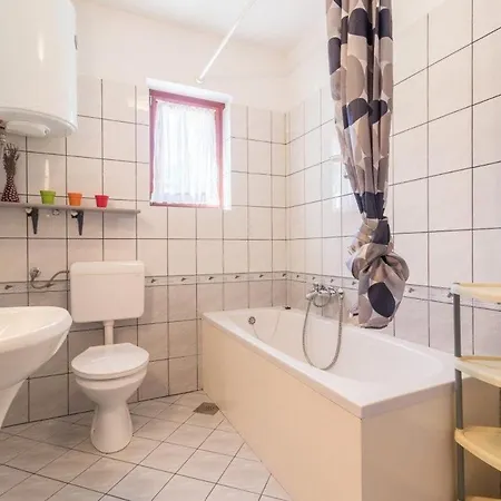 Gasthuis House Romy Štinjan